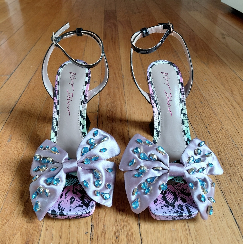 BETSEY JOHNSON Womens Purple Mixed Media Gem Bow Loise Square Toe Sandals ๐ - Picture 4 of 10